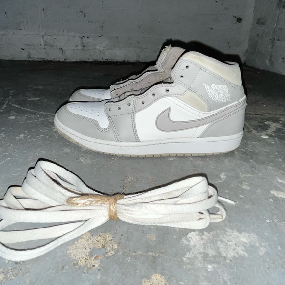 College grey Jordan 1 Mids - Picture 5 of 6